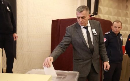 Gülşah Durbay'ın vefatının ardından Şehzadeler'in yeni belediye başkanı Hakan Şimşek oldu