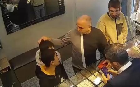 Yolda milyonluk altın bulan çocuklardan örnek davranış