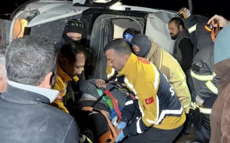 Kontrolden çıkan minibüs, şarampole devrildi: Yaralılar var