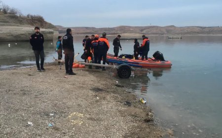 Adıyaman'da bottan gölete düşen 5 kişiden 1'i kayıp