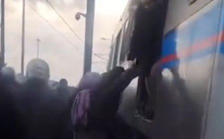 Topkapı'da tramvay raydan çıktı