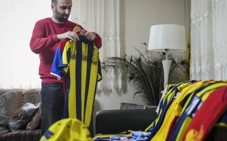 Otizmli gencin futbol sevgisi forma koleksiyonuna dönüştü
