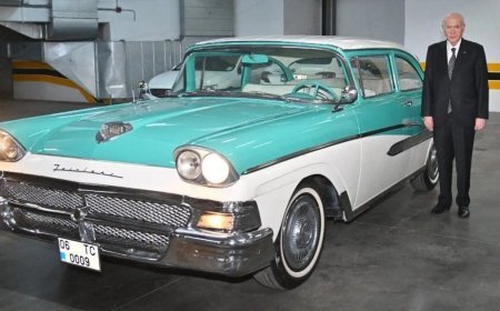 MHP lideri Devlet Bahçeli, 1958 model klasik otomobilini partisinin MYK üyesine hediye etti