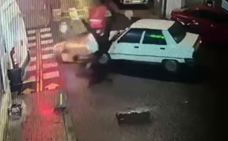 Kazadan sonra yerde yatan sürücüyü kontrol edip olay yerinden kaçtı; o anlar kamerada