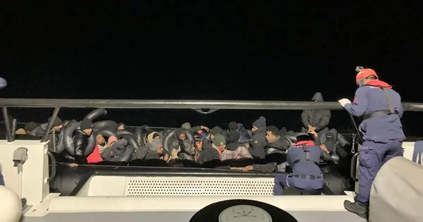 İzmir açıklarında 44 düzensiz göçmen yakalandı, 18 düzensiz göçmen kurtarıldı