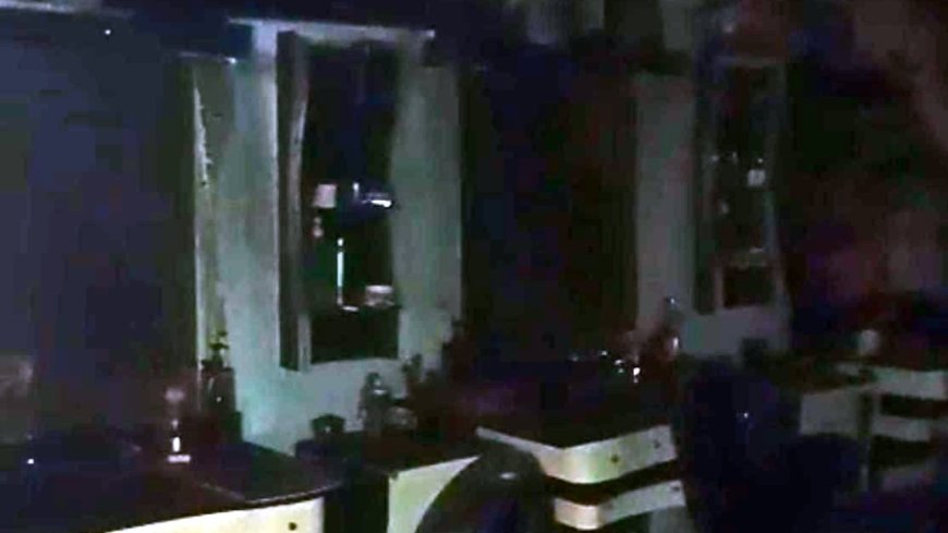 Kuaför dükkanı yangında kullanılamaz hale geldi