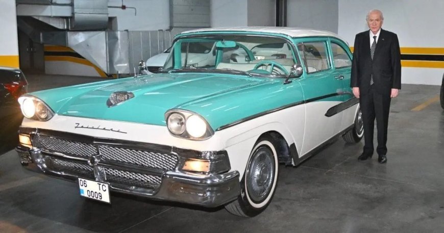 MHP lideri Devlet Bahçeli, 1958 model klasik otomobilini partisinin MYK üyesine hediye etti