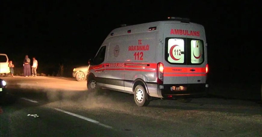 Kastamonu'da TIR'a çarpan otomobildeki 1 kişi öldü, 2 kişi yaralandı