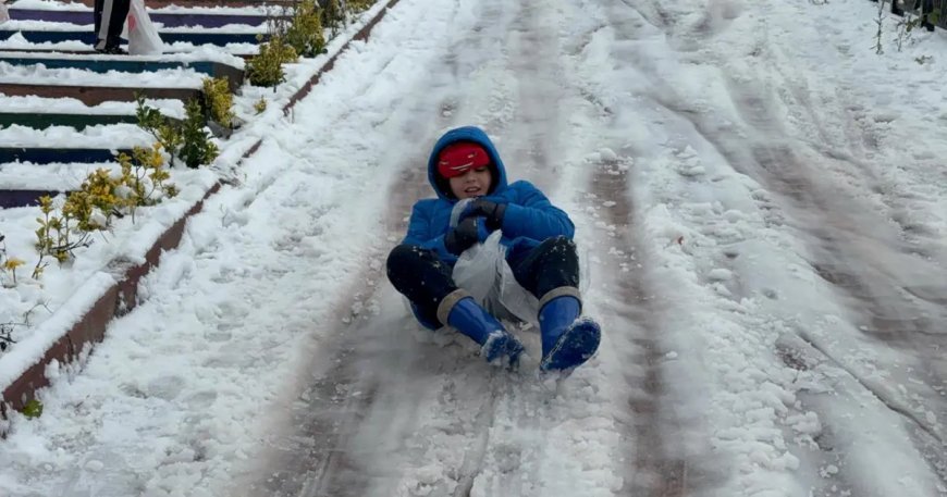 Yılın ilk kar tatili haberleri gelmeye başladı. Eğitime bir gün ara verildi
