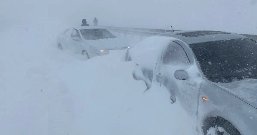 Araçlar kara saplandı, insanlar mahsur kaldı
