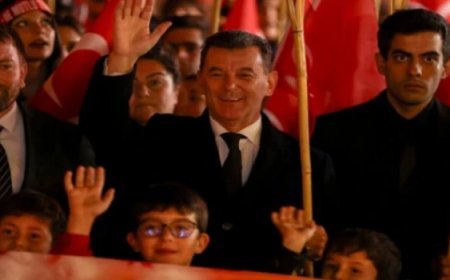 KAPAKLI’DA FENER ALAYI VE ATATÜRK FİLMİ GÖSTERİMİYLE 29 EKİM COŞKUSU YAŞANDI