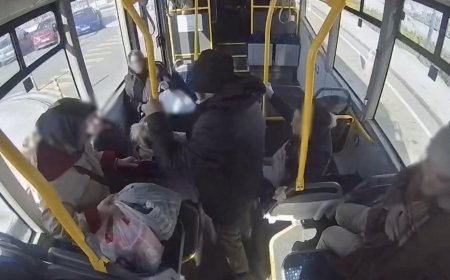 Halk otobüsü şoförü, fenalaşan yolcuyu hastaneye yetiştirdi