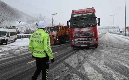 Kar yağışı etkisini artırdı, polis Ankara yolunu TIR ve kamyonlara kapattı