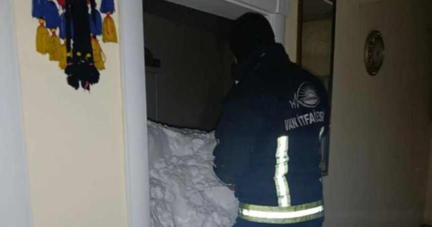 Van'da iki mahalleye çığ düştü. Bir kişi kayıp, 22 ev boşaltıldı