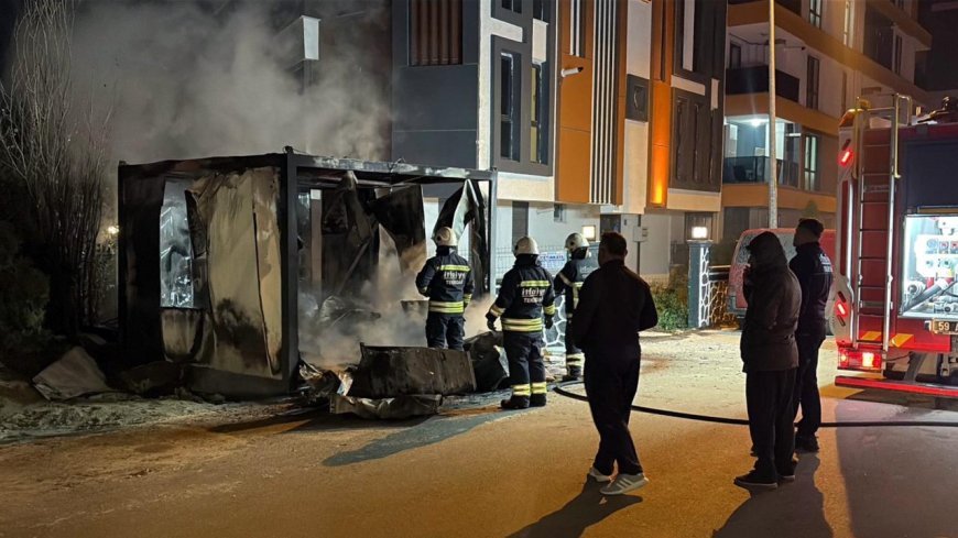 Sitenin güvenlik kulübesinde çıkan yangın büyümeden söndürüldü