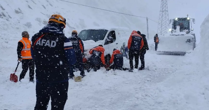 AFAD'dan yoğun kar yağışı açıklaması. "112'ye bin 987 ihbar geldi"