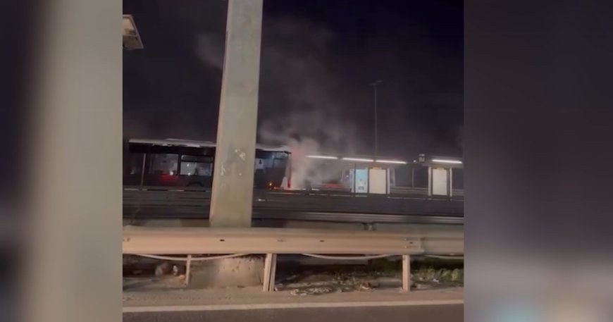 Metrobüste yangın paniği. Yolcular tahliye edildi