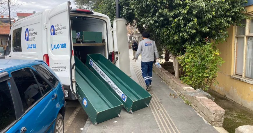 Antalya'da kan donduran cinayet. Cinnet geçirip eşinin ve kızının boğazını kesti
