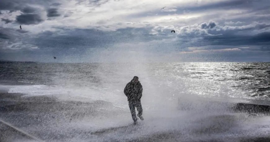 İstanbul'da lodos fırtınası. Dev dalgalar sahile vurdu