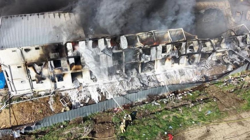 Esenyurt'ta işçilerin kaldığı konteynerde yangın! Alevlere müdahale ediliyor