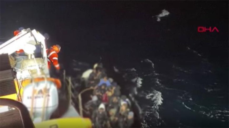 İzmir açıklarında lastik bot battı! 37 düzensiz göçmen kurtarıldı, 1 ölü