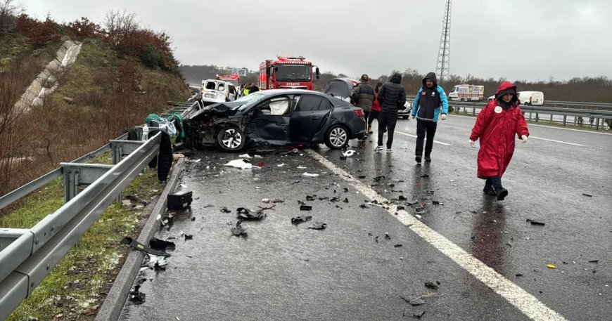 İstanbul-İzmir yolunda zincirleme kaza. 12 aracın karıştığı kazada 1 kişi öldü