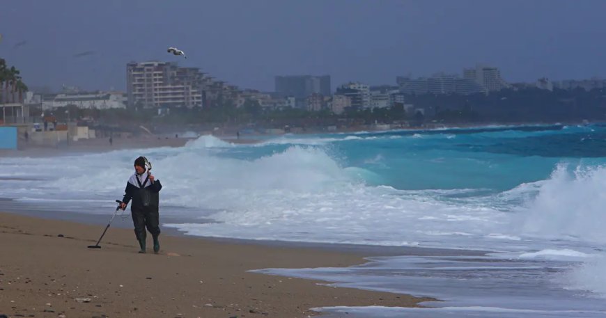 Define avcıları fırtınada iş başında. Dalgaların sahile sahile sürüklediklerini dedektörle aradılar