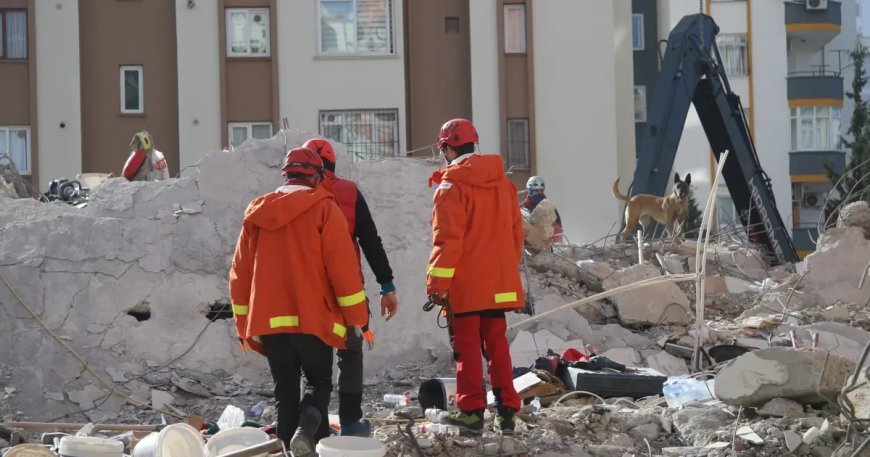 Depremde 56 kişinin öldüğü binayla ilgili 7 sanığa hapis cezası