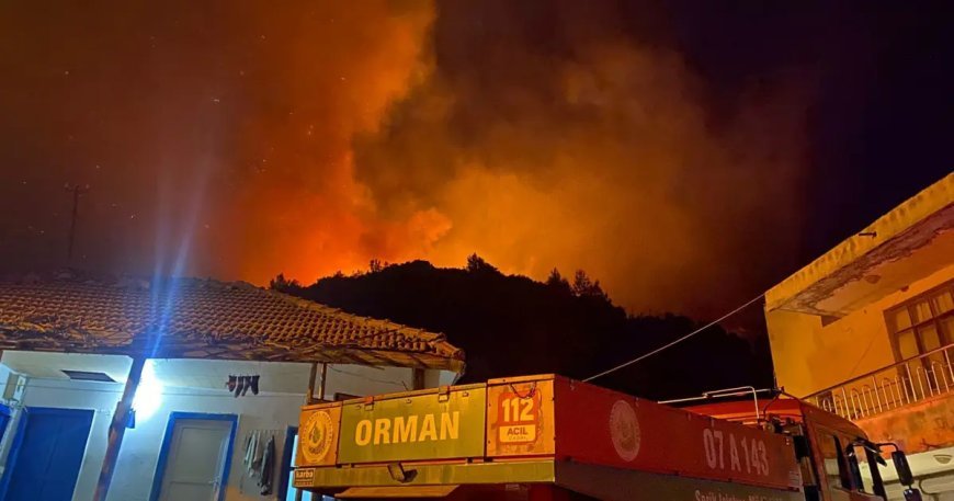 Antalya'da orman yangını. Bazı evler boşaltılıyor