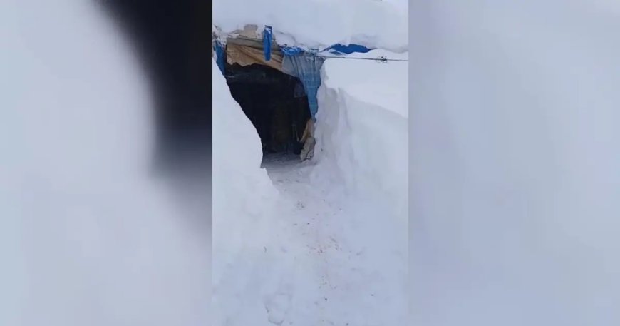 Vatandaşlar evlerine açtıkları tünellerle giriyor