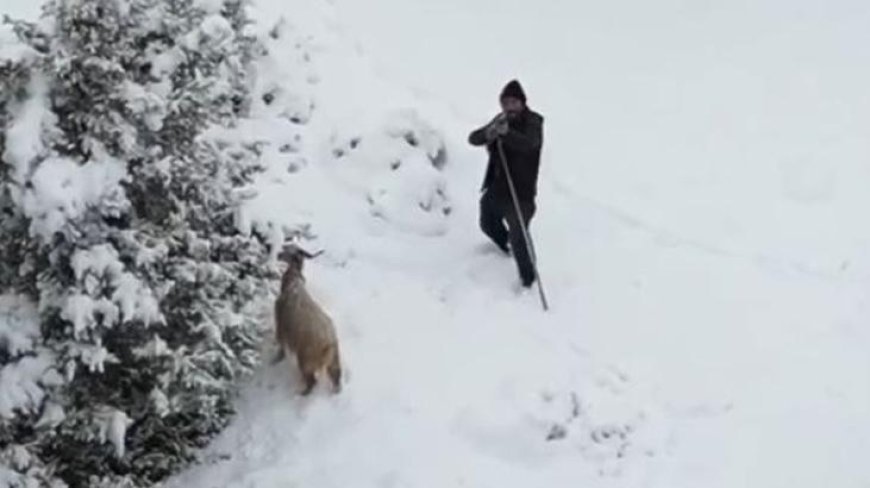 Gördüğü anda tüfeğine sarıldı! Çoban ile dron pilotu arasında aksiyon dolu anlar