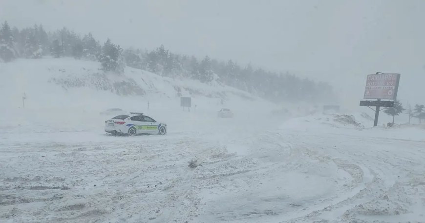 Yurtta kar esareti. Araçlar kontrolden çıktı, ulaşım durma noktasına geldi