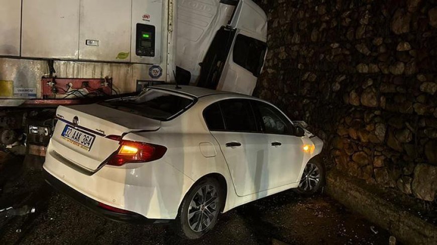 Burdur'da tır ve 2 otomobilin karıştığı kazada 1 kişi öldü, 7 kişi yaralandı