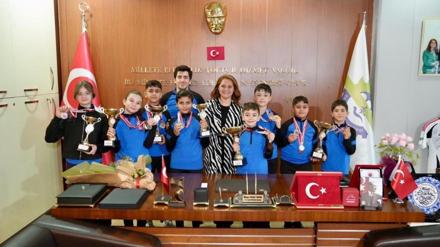 Başarılı Sporculardan Başkan Müge Yıldız Topak'a Ziyaret