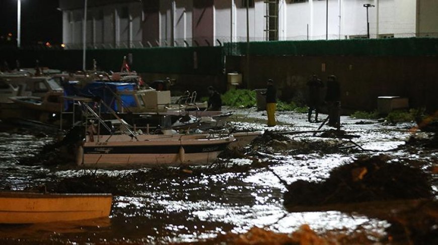 Çanakkale'de şiddetli sağanak! Kepez Çayı taştı