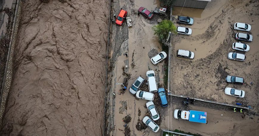 Sağanak hayatı durdurdu! Mersin'de dereler taştı, 20 araç sular altında kaldı