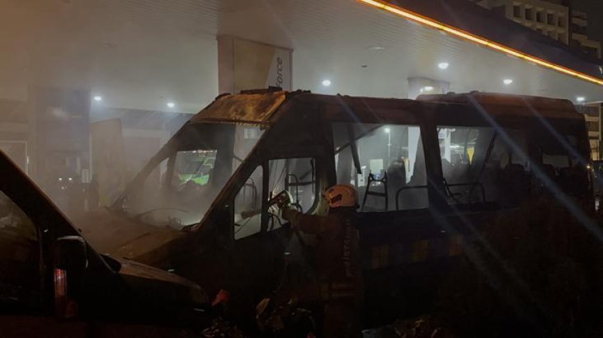 Kağıthane’de korku dolu dakikalar! Benzin istasyonunda minibüsler alev alev yandı