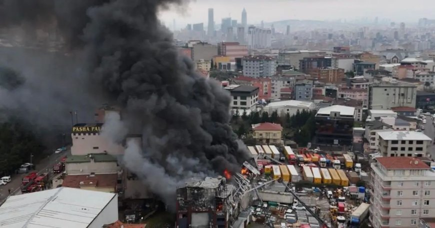 Ataşehir'de büyük yangın. Alevler iş yerini sardı, otel tahliye edildi
