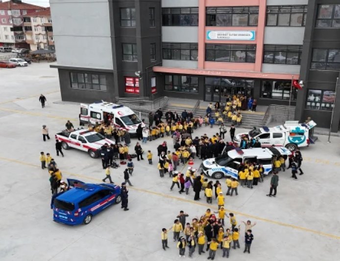 KAPAKLI’DA “SAĞLIKLI ÇOCUK, SAĞLIKLI GELECEK” PROGRAMI YOĞUN KATILIMLA GERÇEKLEŞTİRİLDİ