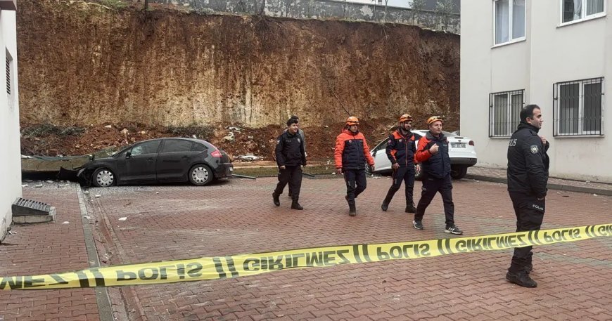 Gaziantep'te sitenin istinat duvarı çöktü, 4 blok boşaltıldı