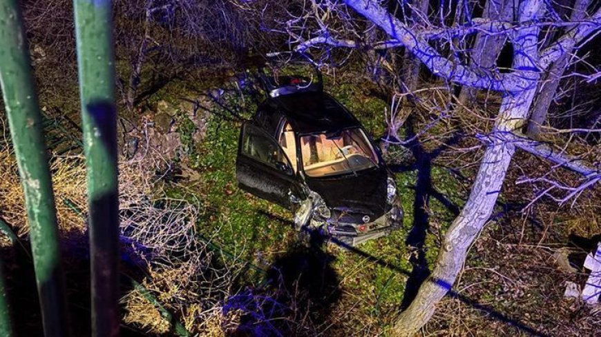 Kayseri'de ehliyetsiz sürücü 5 metrelik bahçe duvarından uçtu!