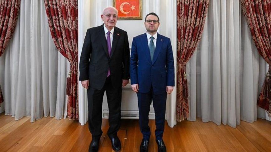 Bakan Gürlek, eski TBMM Başkanı Kahraman ile görüştü