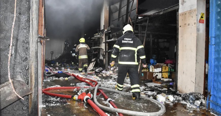 Ordu Toptancılar Sitesi'nde yangın. Alevler yandaki iş yerine de sıçradı