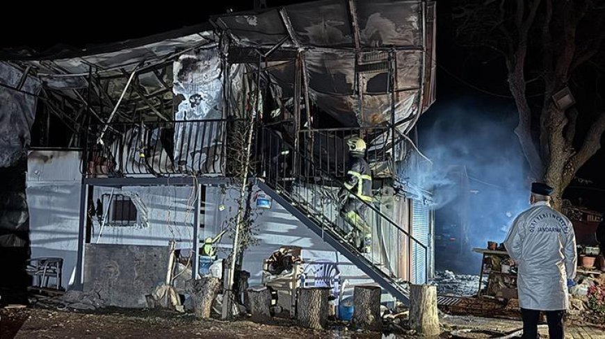 Uşak'ta korkunç olay! Prefabrik evde çıkan yangında karı koca öldü