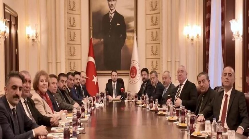 Bakan Gürlek, Nevşehir Valisi Ali Fidan ve beraberindeki heyeti ile görüştü