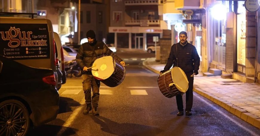 Davulcuların sahur mesaisi başladı