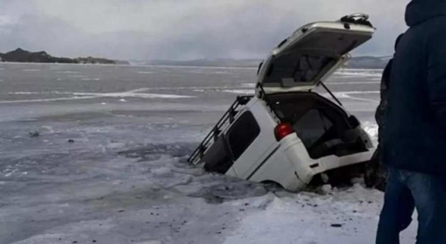 Rusya'da tur otobüsü Baykal Gölü'ne düştü! Çok sayıda can kaybı var