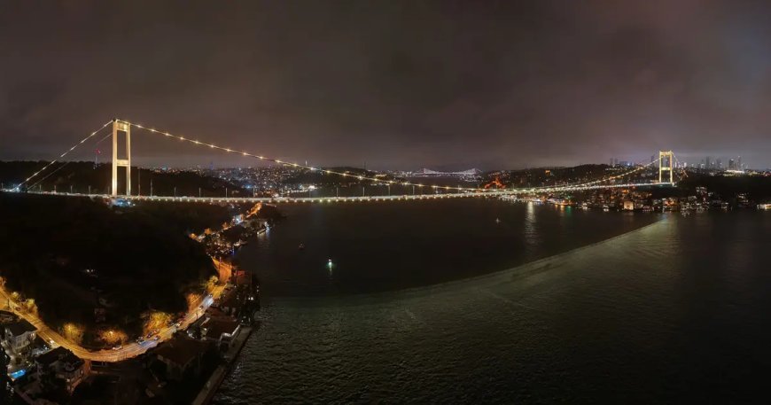 Fatih Sultan Mehmet Köprüsü sarıya büründü