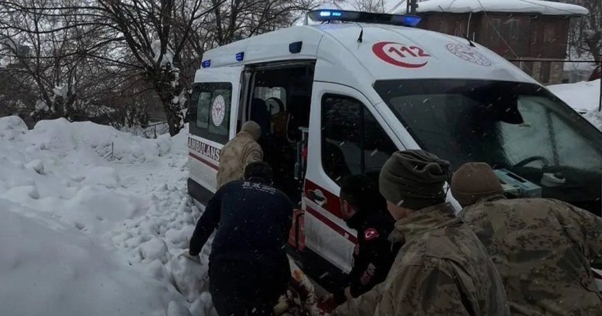 Kemaliye’de toprak kayması. 1 işçi hayatını kaybetti