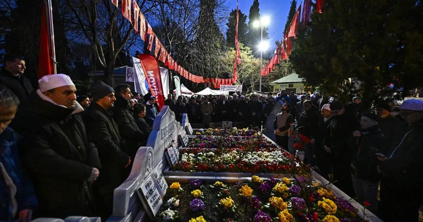 Necmettin Erbakan mezarı başında anıldı